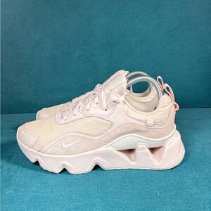 Size 7.5 - Women’s Nike Ryz 365 Barely rose shoes